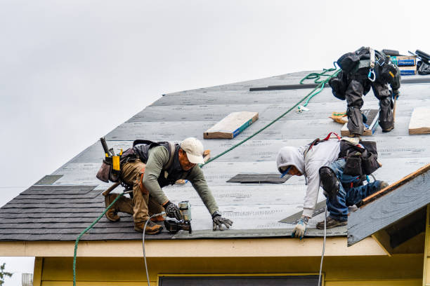 Professional Gutter Installation technician working in Glasgow, DE